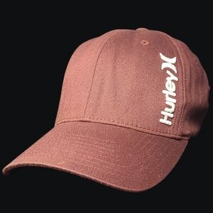 HURLEY MAROON FITTED (FLEXFIT) BASEBALL CAP